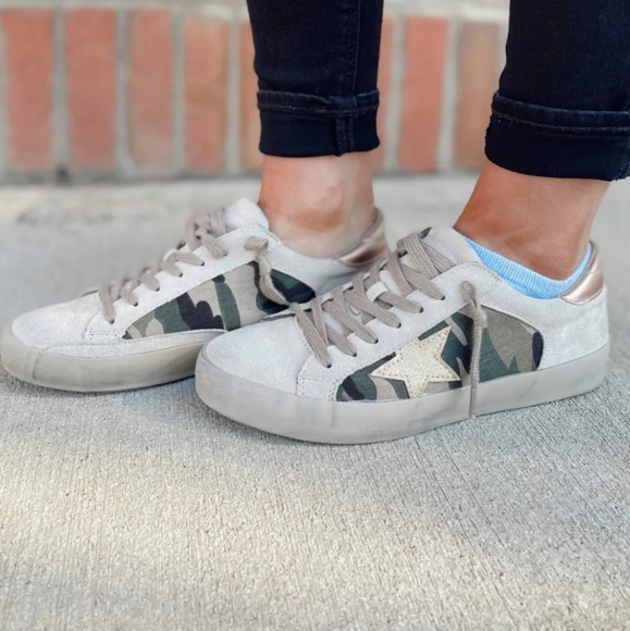 SHU SHOP PAULA Star Camo Sneaker - Picture 3 of 7